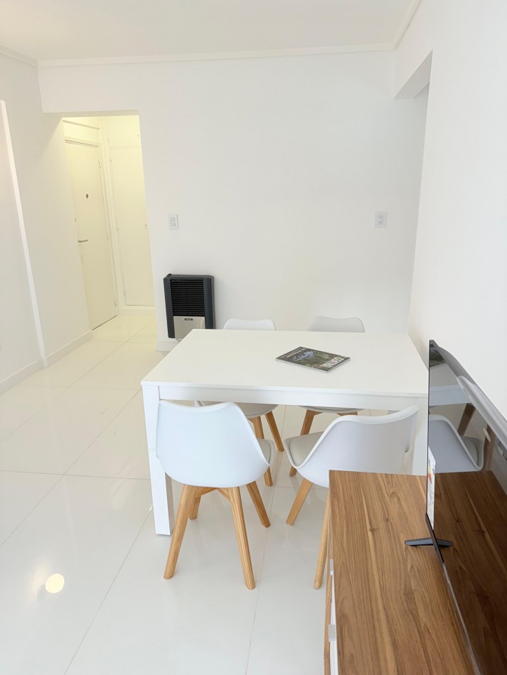 RESERVADO!! DEPTO 2 amb centrico con balcon reciclado y equipado a nuevo! 