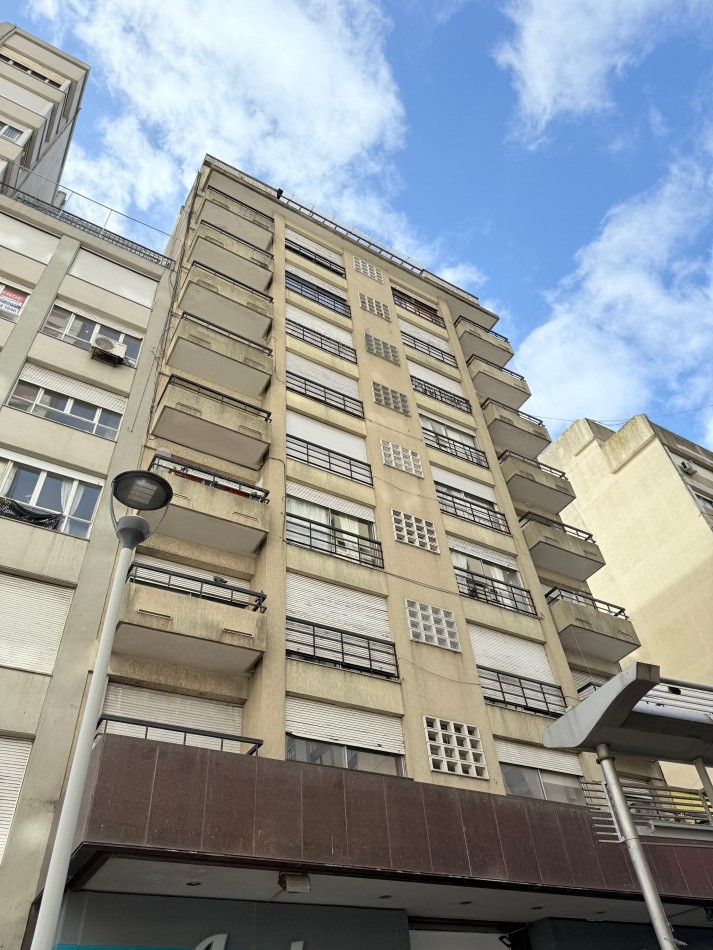 RESERVADO!! DEPTO 2 amb centrico con balcon reciclado y equipado a nuevo! 