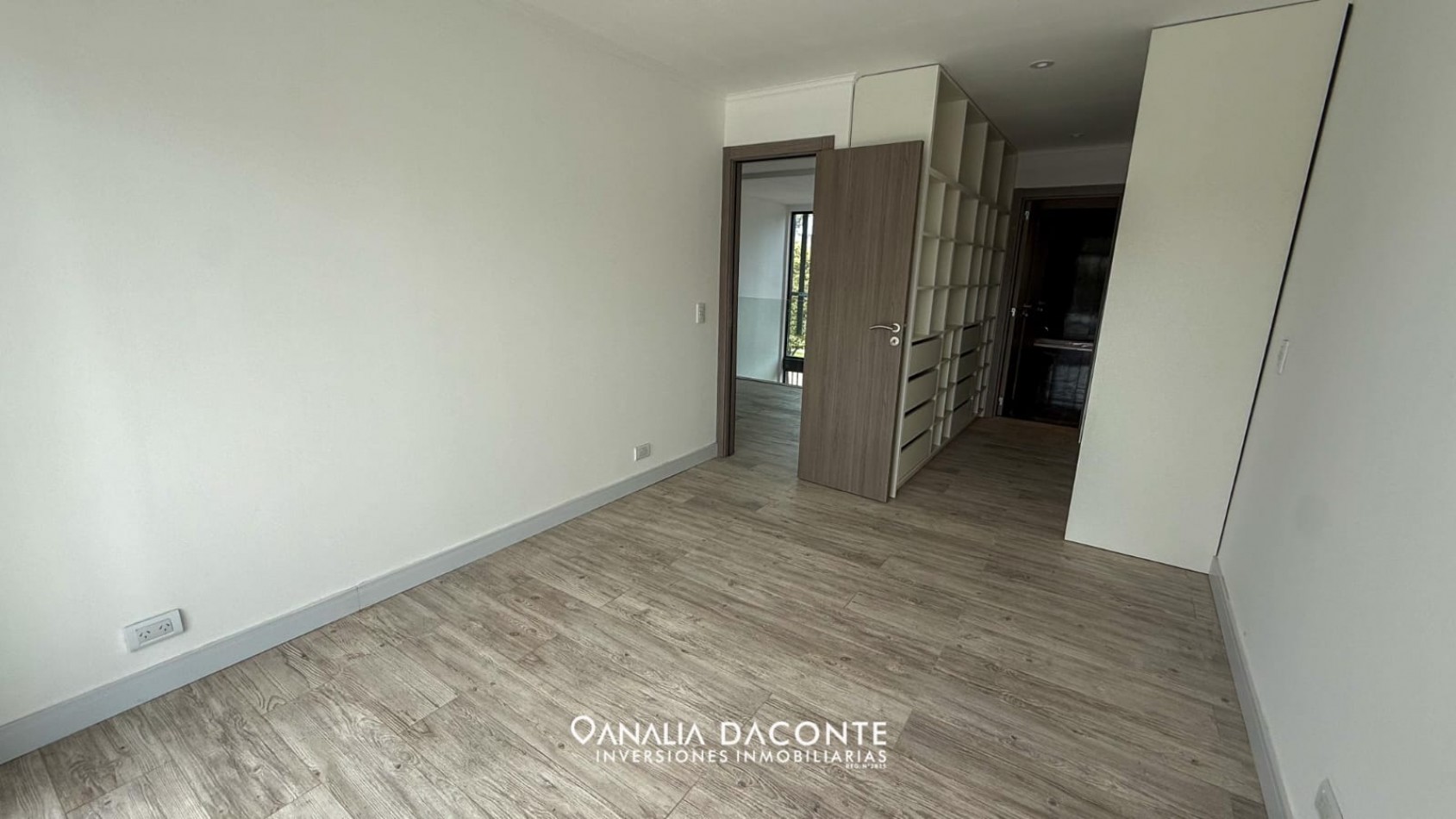 RESERVADA!!!!CASA ADOSADA 4 AMB CON PARQUE Y PISCINA. SAN JERONIMO