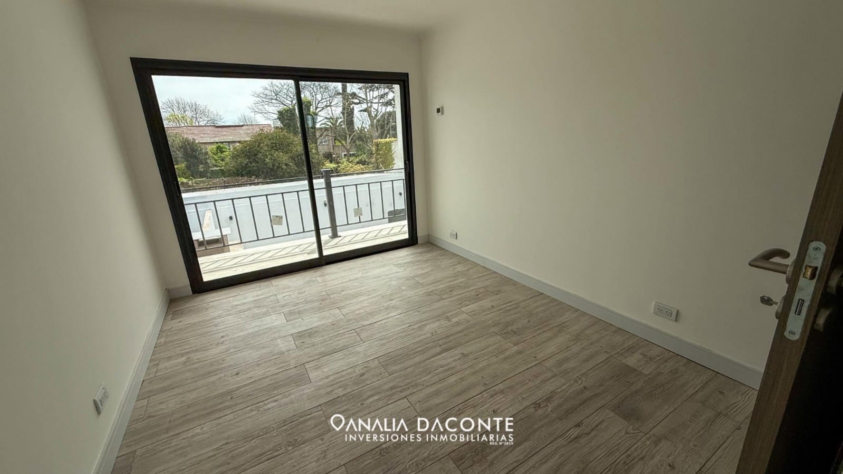 RESERVADA!!!!CASA ADOSADA 4 AMB CON PARQUE Y PISCINA. SAN JERONIMO