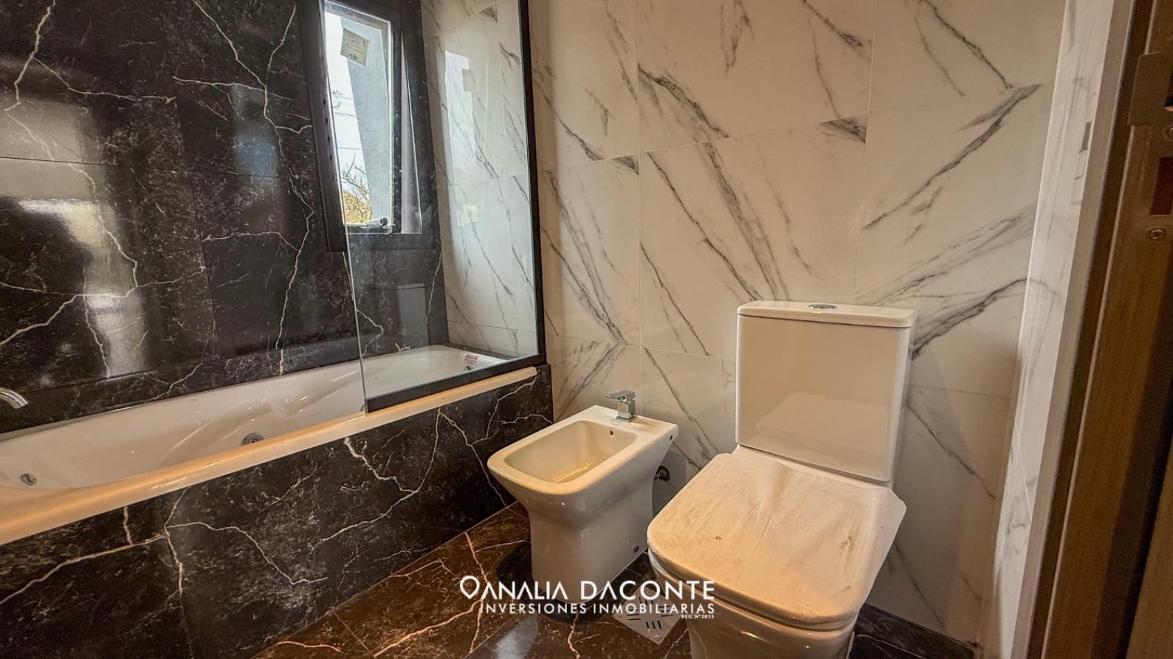 RESERVADA!!!!CASA ADOSADA 4 AMB CON PARQUE Y PISCINA. SAN JERONIMO