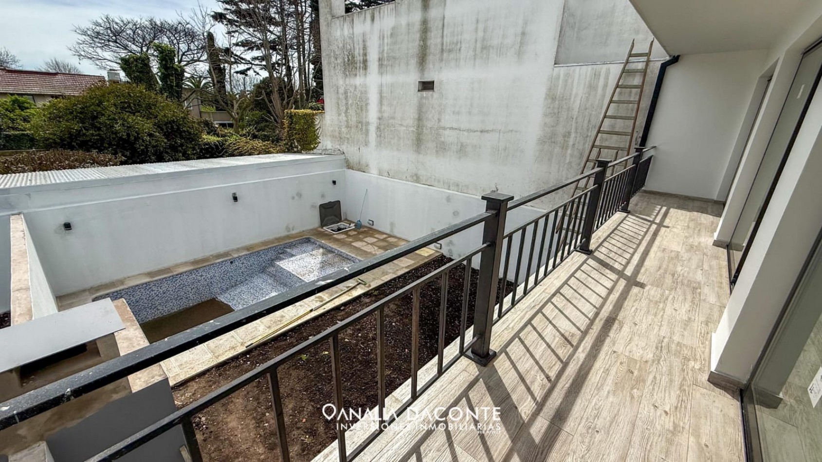 RESERVADA!!!!CASA ADOSADA 4 AMB CON PARQUE Y PISCINA. SAN JERONIMO