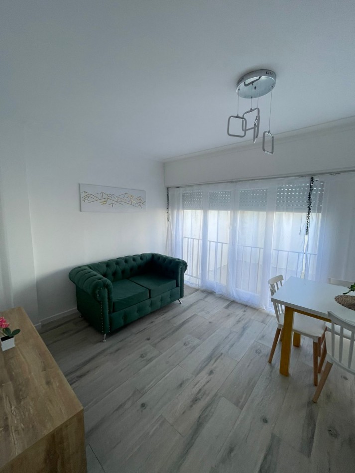 BAJO SU VALOR!! .Departamento 2 ambientes muy amplio,  contrafrente ! Frente al Provincial!