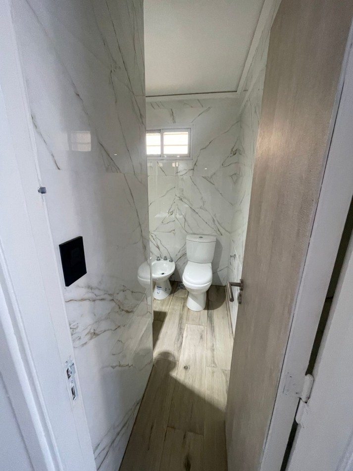 BAJO SU VALOR!! .Departamento 2 ambientes muy amplio,  contrafrente ! Frente al Provincial!