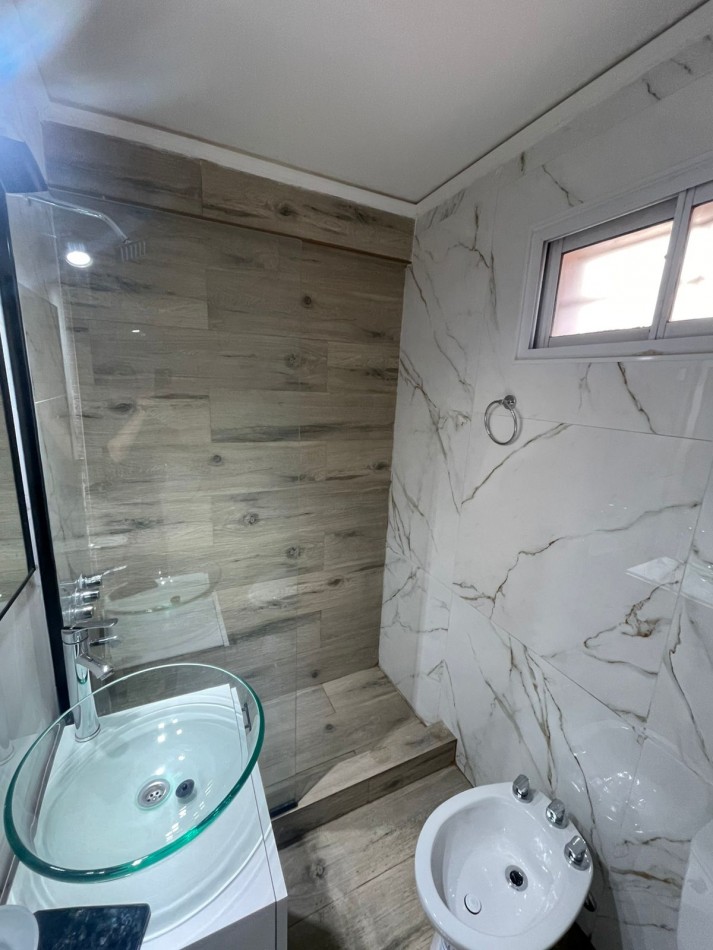 BAJO SU VALOR!! .Departamento 2 ambientes muy amplio,  contrafrente ! Frente al Provincial!