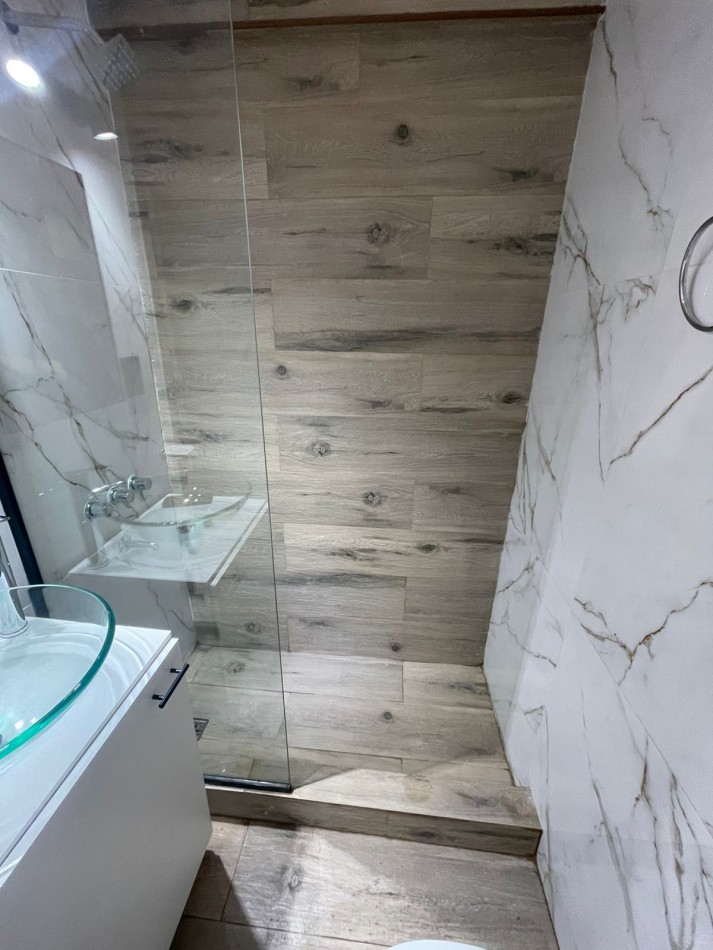 BAJO SU VALOR!! .Departamento 2 ambientes muy amplio,  contrafrente ! Frente al Provincial!