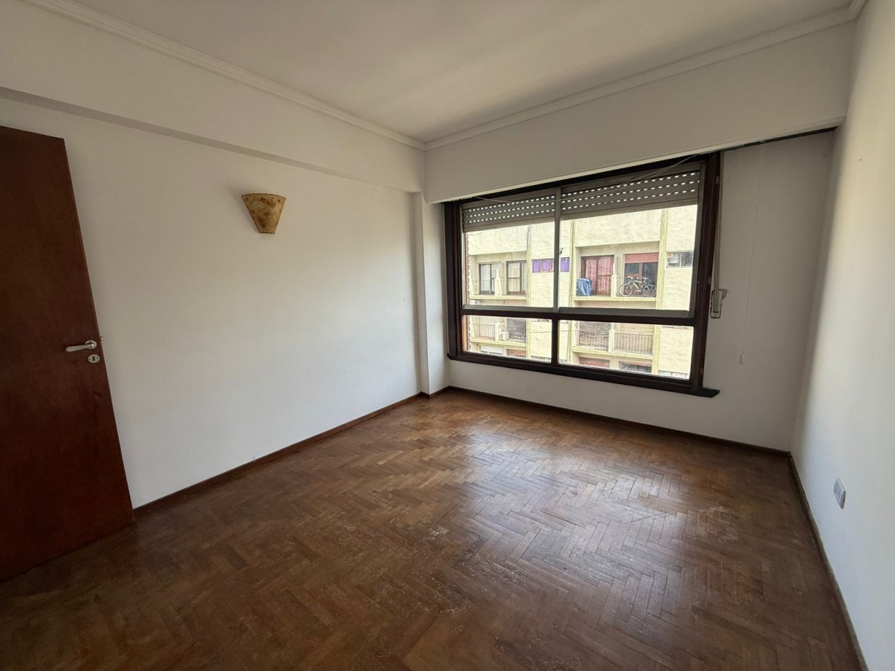 EXCELENTE DEPTO 3 AMB A LA CALLE CON BALCON. CATAMARCA 1800