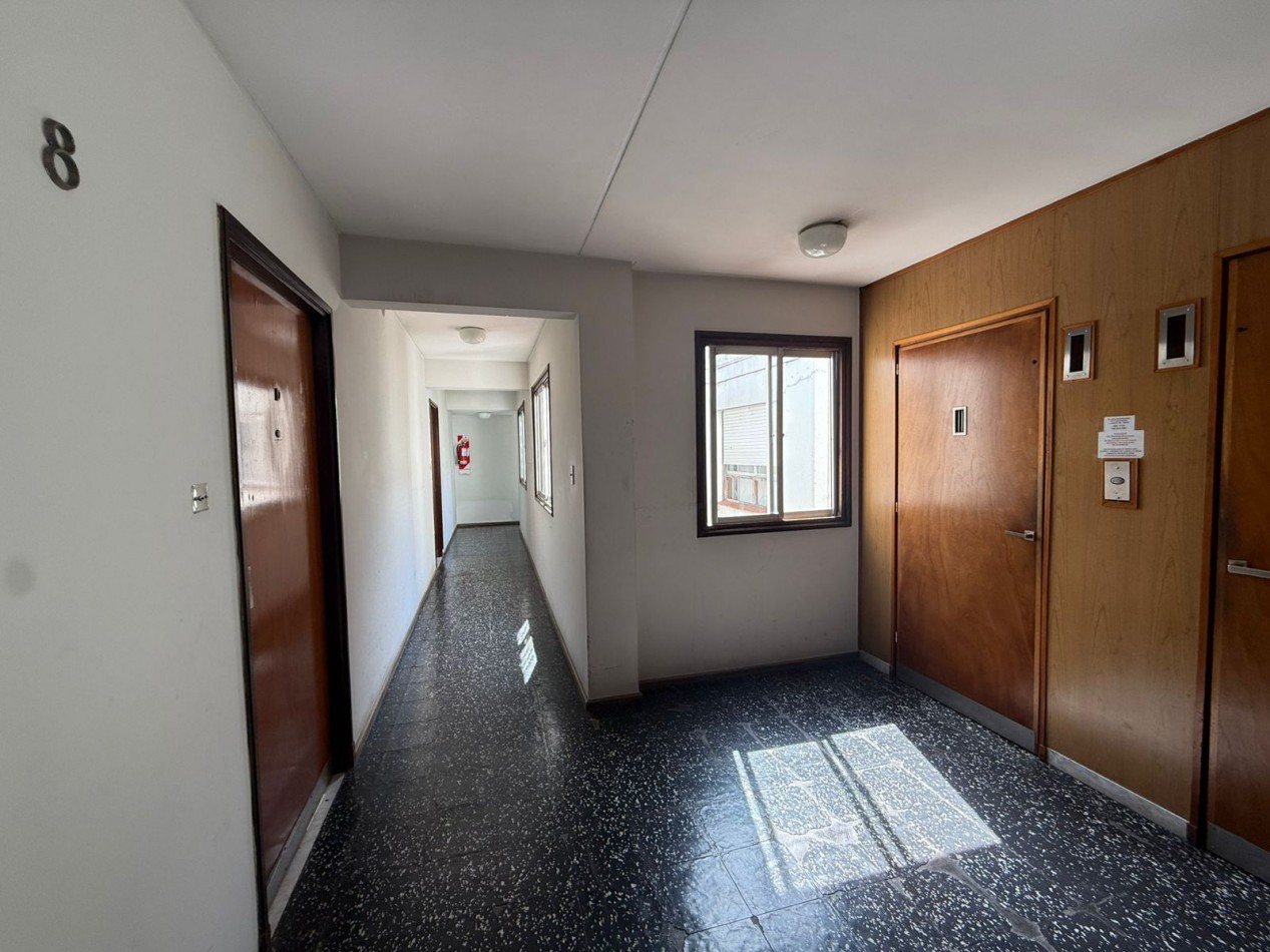 EXCELENTE DEPTO 3 AMB A LA CALLE CON BALCON. CATAMARCA 1800