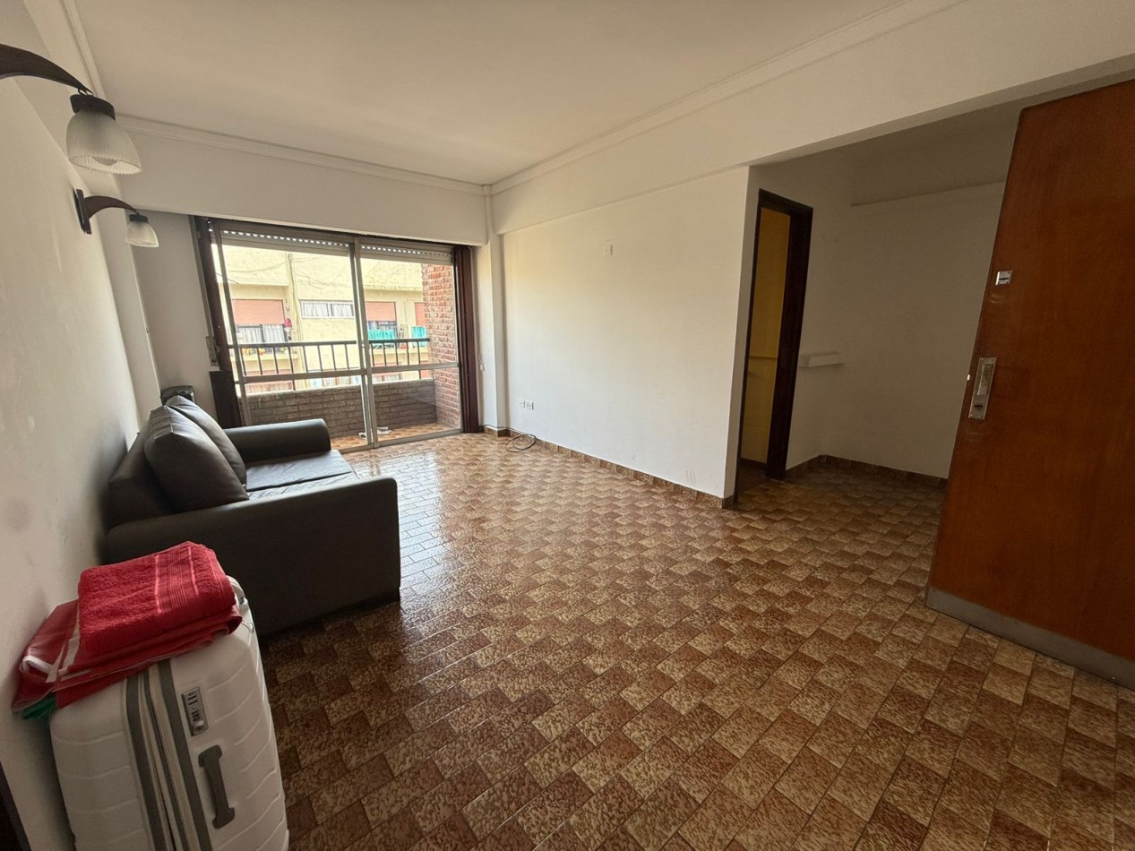 EXCELENTE DEPTO 3 AMB A LA CALLE CON BALCON. CATAMARCA 1800