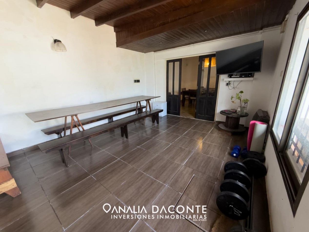 CHALET 4 AMB EN LOS PINARES! CON PARQUE, GARAGE Y QUINCHO