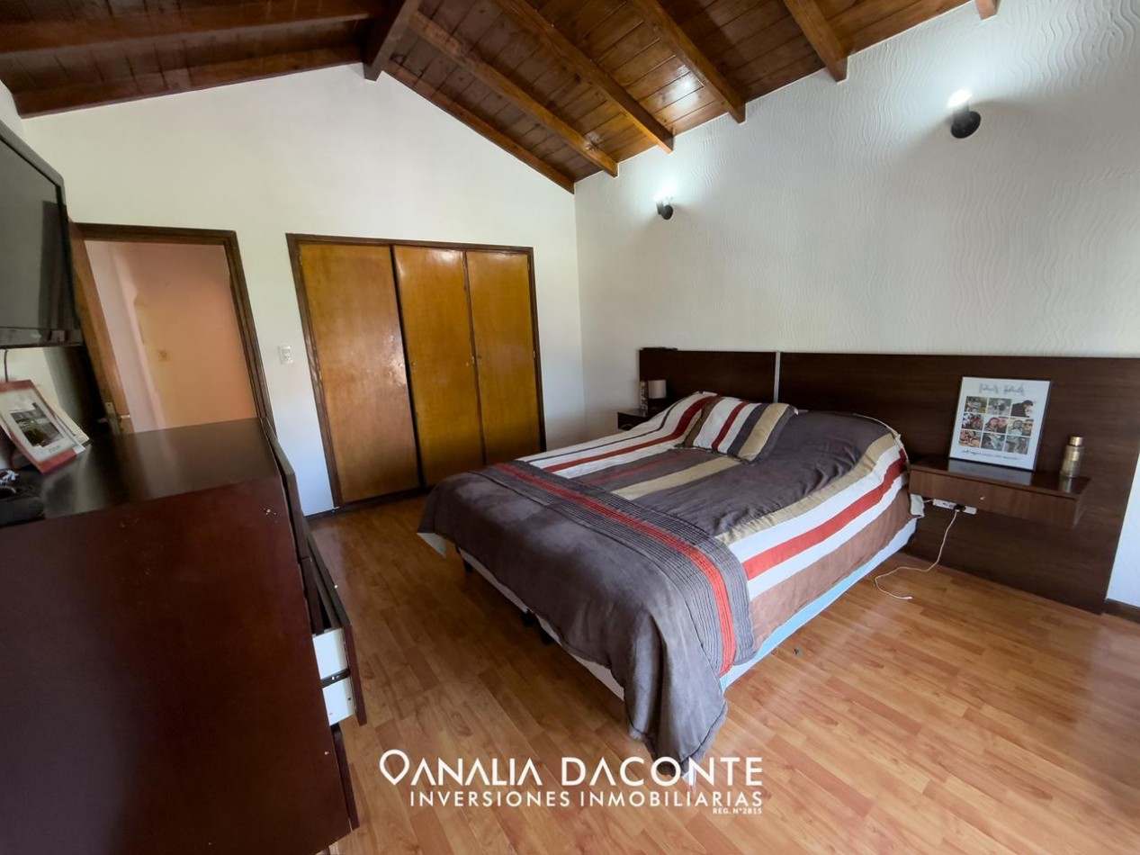 CHALET 4 AMB EN LOS PINARES! CON PARQUE, GARAGE Y QUINCHO