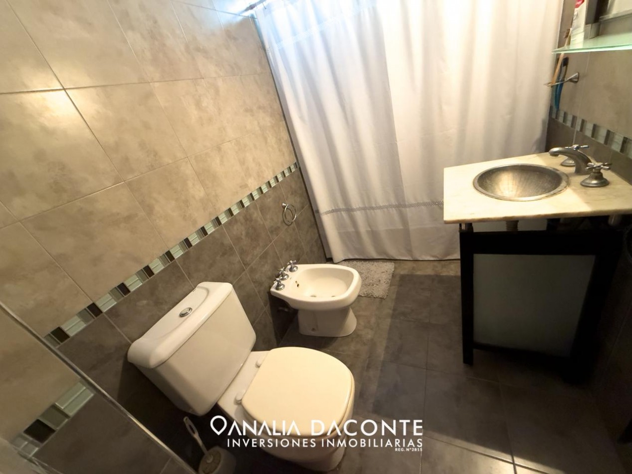 CHALET 4 AMB EN LOS PINARES! CON PARQUE, GARAGE Y QUINCHO