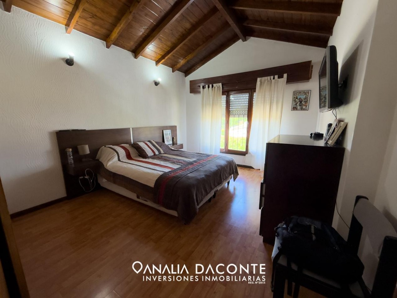 CHALET 4 AMB EN LOS PINARES! CON PARQUE, GARAGE Y QUINCHO