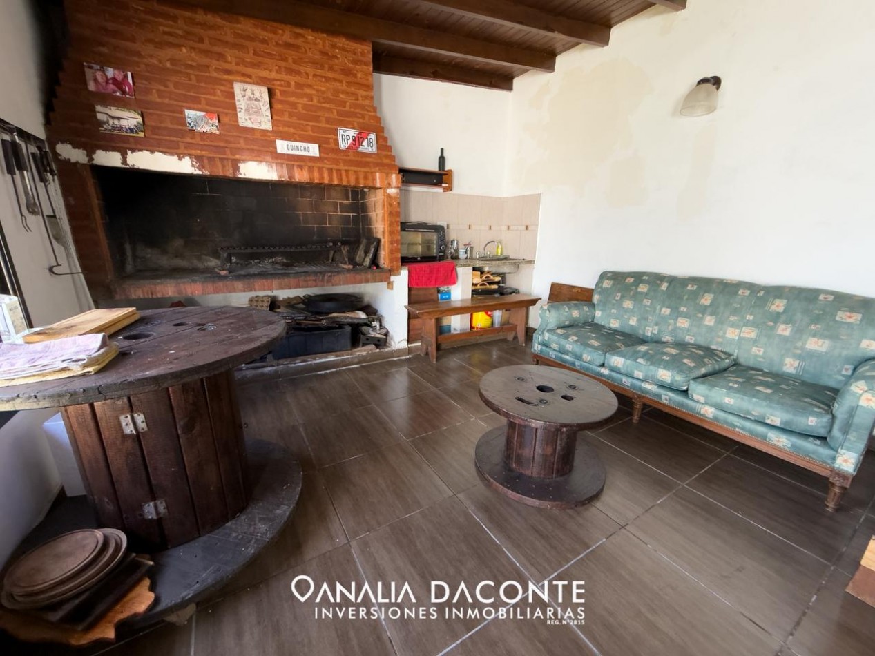 CHALET 4 AMB EN LOS PINARES! CON PARQUE, GARAGE Y QUINCHO