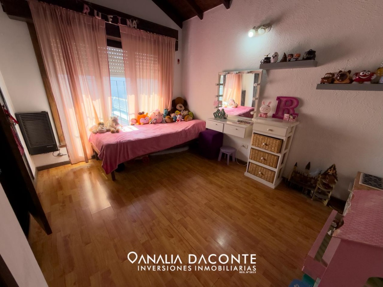 CHALET 4 AMB EN LOS PINARES! CON PARQUE, GARAGE Y QUINCHO