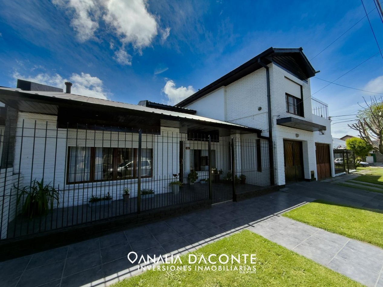 CHALET 4 AMB EN LOS PINARES! CON PARQUE, GARAGE Y QUINCHO