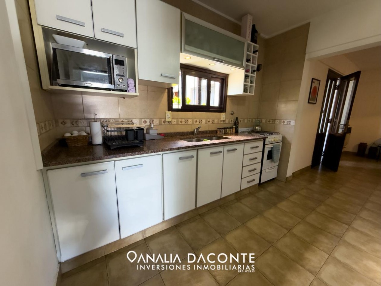 CHALET 4 AMB EN LOS PINARES! CON PARQUE, GARAGE Y QUINCHO