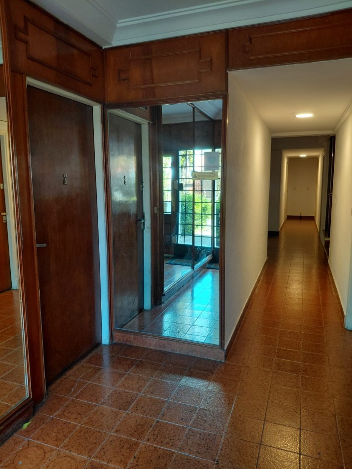 Depto 3 amb a la calle en Constitucion con espacio de estacionamiento!