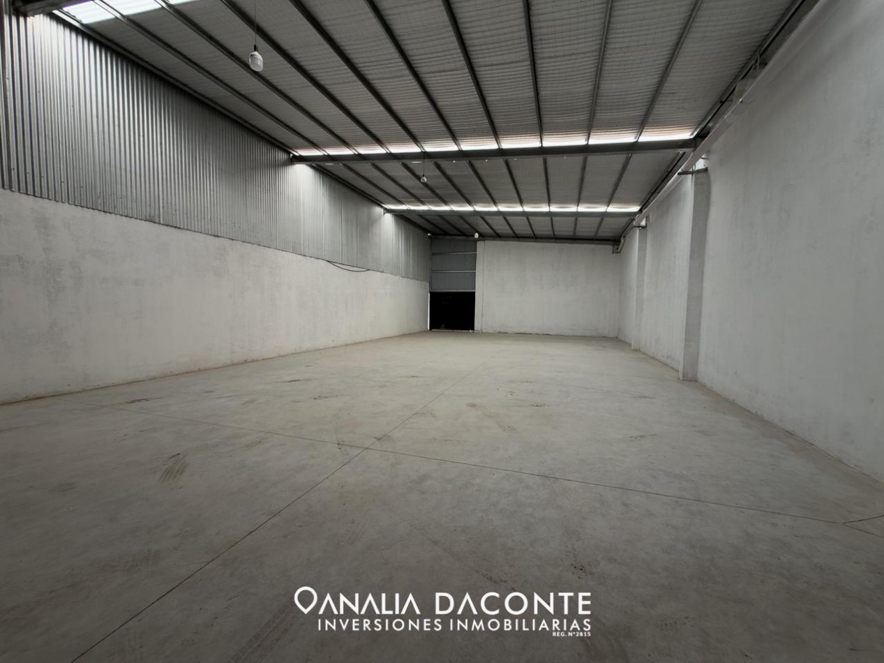 EXCELENTE GALPON  DE 300M2 A PASOS DE AV. CHAMPAGNAT!
