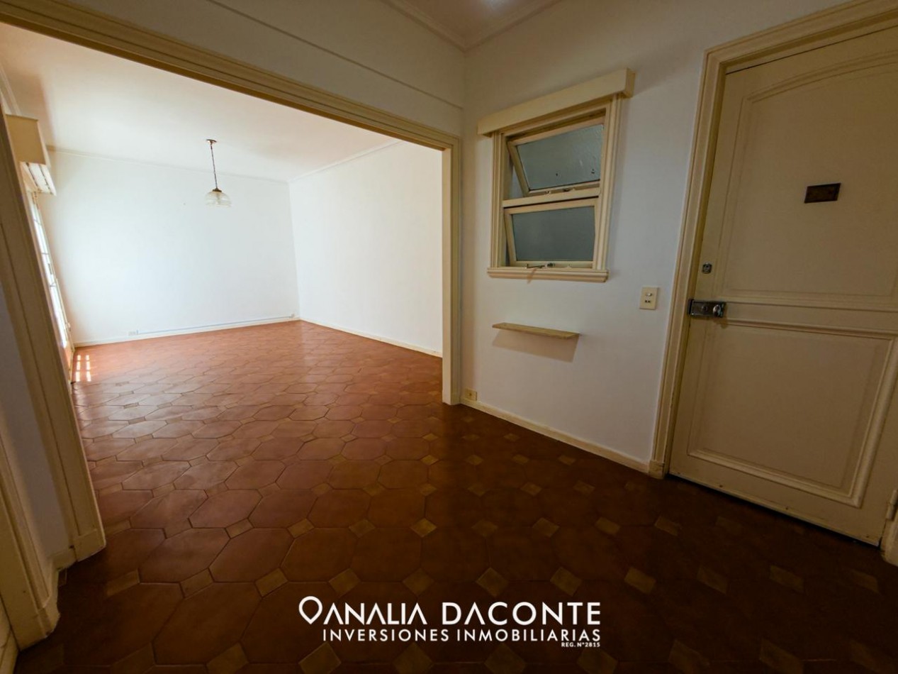 RESERVADO!!! DEPTO 3 AMB CON BALCON FRANCES Y DEPENDENCIA EN EDIFICIO SEÑORIAL! CENTRO!