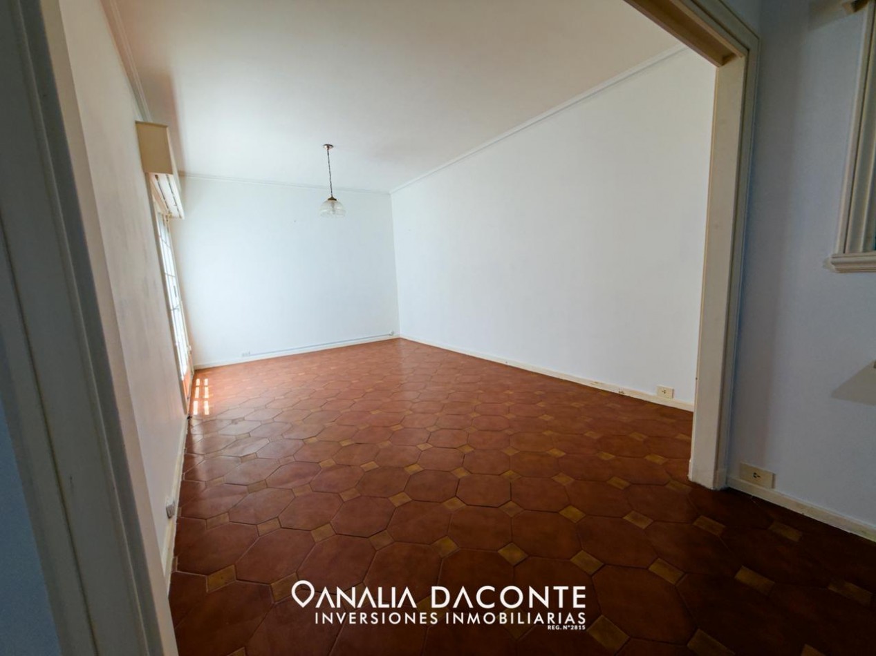 RESERVADO!!! DEPTO 3 AMB CON BALCON FRANCES Y DEPENDENCIA EN EDIFICIO SEÑORIAL! CENTRO!