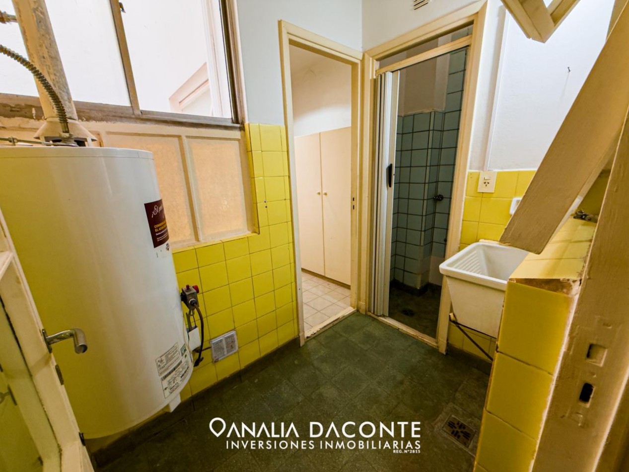 RESERVADO!!! DEPTO 3 AMB CON BALCON FRANCES Y DEPENDENCIA EN EDIFICIO SEÑORIAL! CENTRO!