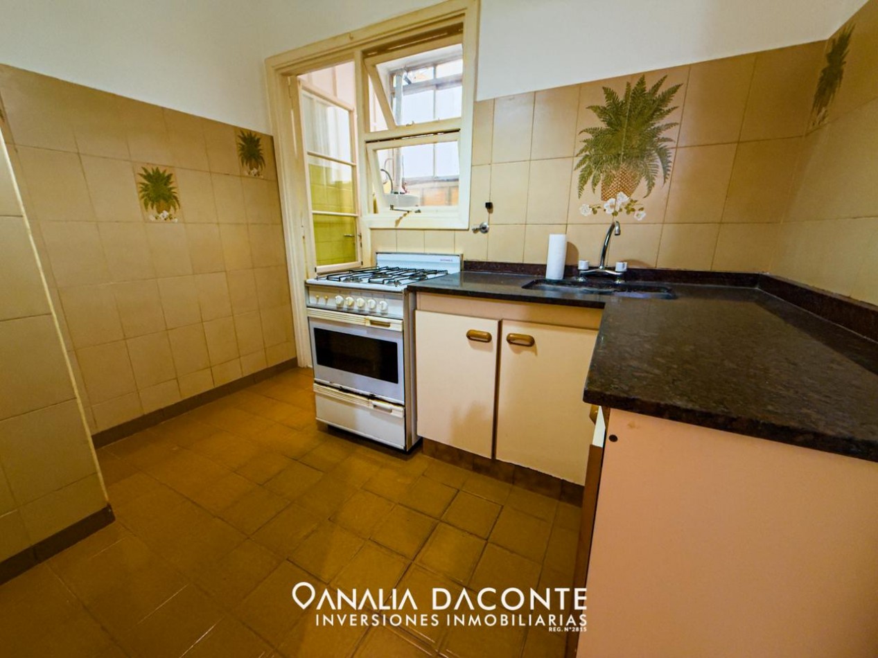 RESERVADO!!! DEPTO 3 AMB CON BALCON FRANCES Y DEPENDENCIA EN EDIFICIO SEÑORIAL! CENTRO!