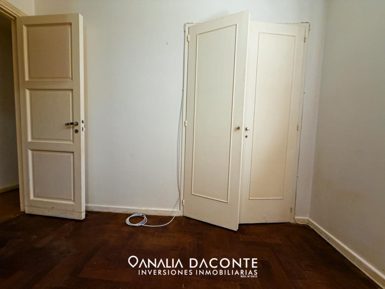 RESERVADO!!! DEPTO 3 AMB CON BALCON FRANCES Y DEPENDENCIA EN EDIFICIO SEÑORIAL! CENTRO!