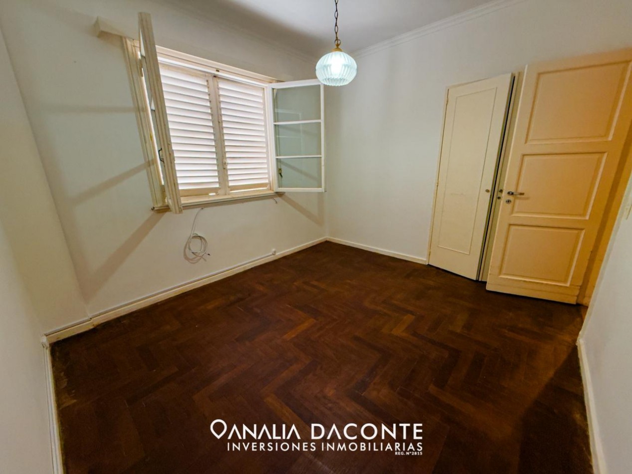 RESERVADO!!! DEPTO 3 AMB CON BALCON FRANCES Y DEPENDENCIA EN EDIFICIO SEÑORIAL! CENTRO!