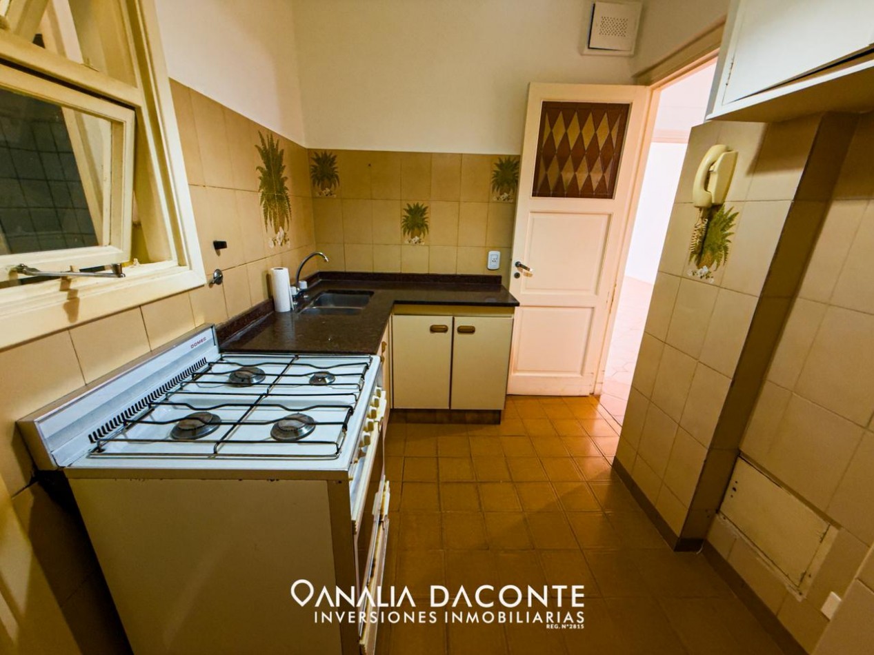 RESERVADO!!! DEPTO 3 AMB CON BALCON FRANCES Y DEPENDENCIA EN EDIFICIO SEÑORIAL! CENTRO!