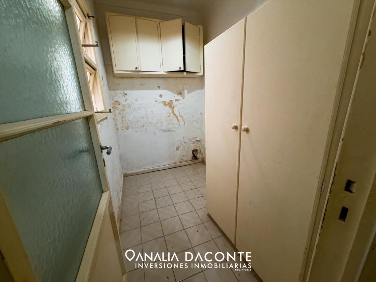 RESERVADO!!! DEPTO 3 AMB CON BALCON FRANCES Y DEPENDENCIA EN EDIFICIO SEÑORIAL! CENTRO!