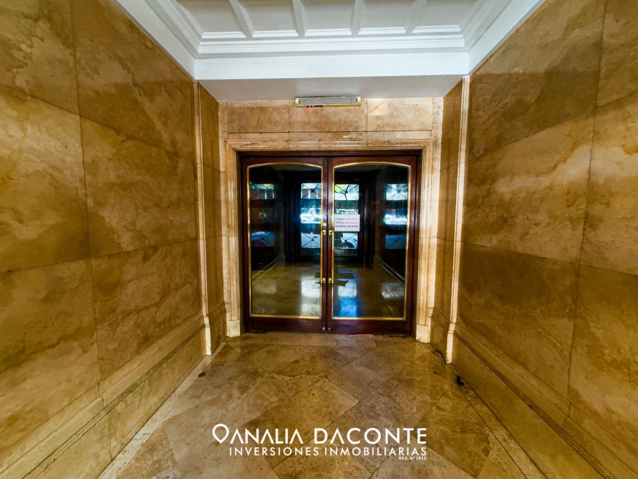 RESERVADO!!! DEPTO 3 AMB CON BALCON FRANCES Y DEPENDENCIA EN EDIFICIO SEÑORIAL! CENTRO!