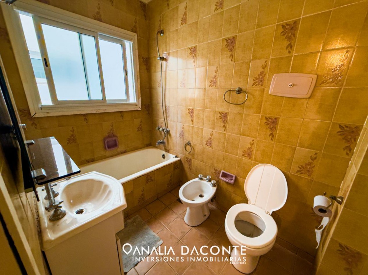 RESERVADO!!! DEPTO 3 AMB CON BALCON FRANCES Y DEPENDENCIA EN EDIFICIO SEÑORIAL! CENTRO!