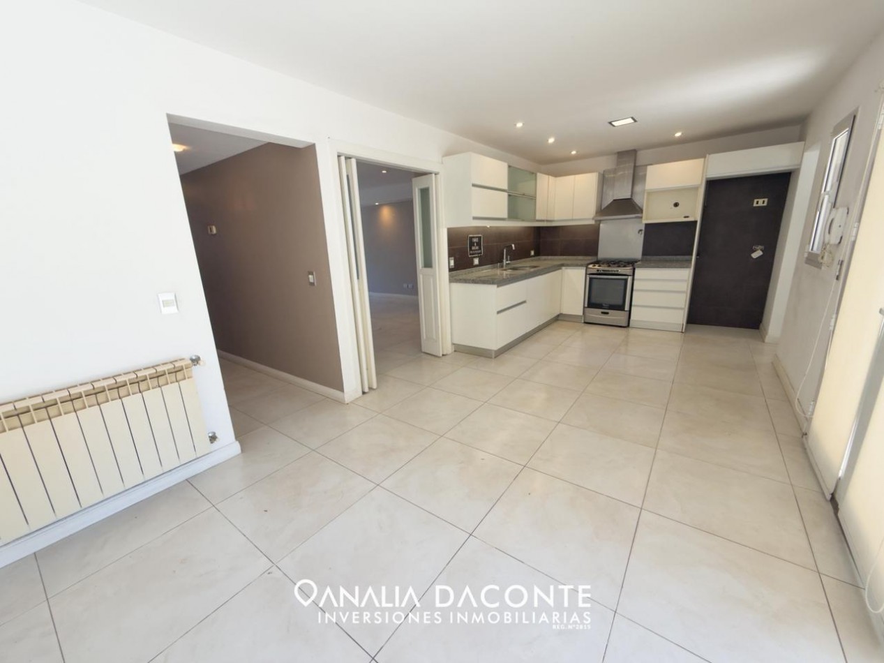 RESERVADO EN 72HS!!! MODERNO CHALET 4 AMB CON GARAGE, PARQUE Y PISCINA! LOS PINARES