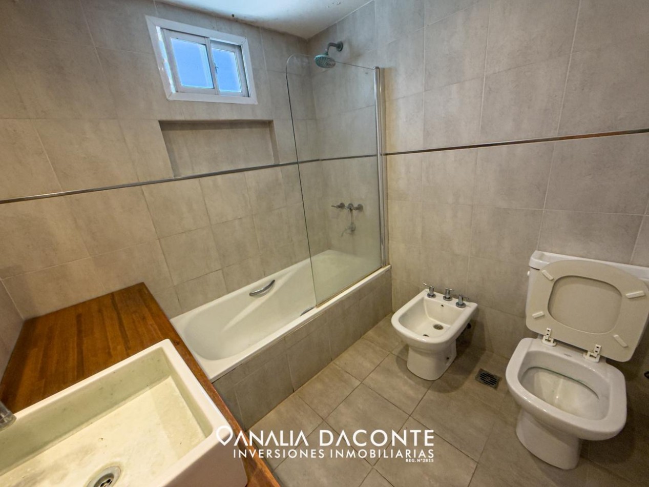 RESERVADO EN 72HS!!! MODERNO CHALET 4 AMB CON GARAGE, PARQUE Y PISCINA! LOS PINARES