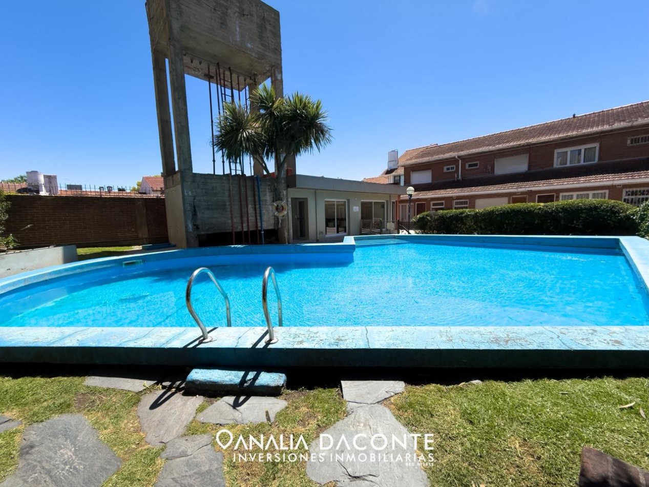 DUPLEX DOS AMB CON COCHERA EN COMPLEJO CON PILETA Y QUINCHO! PARQUE LURO!