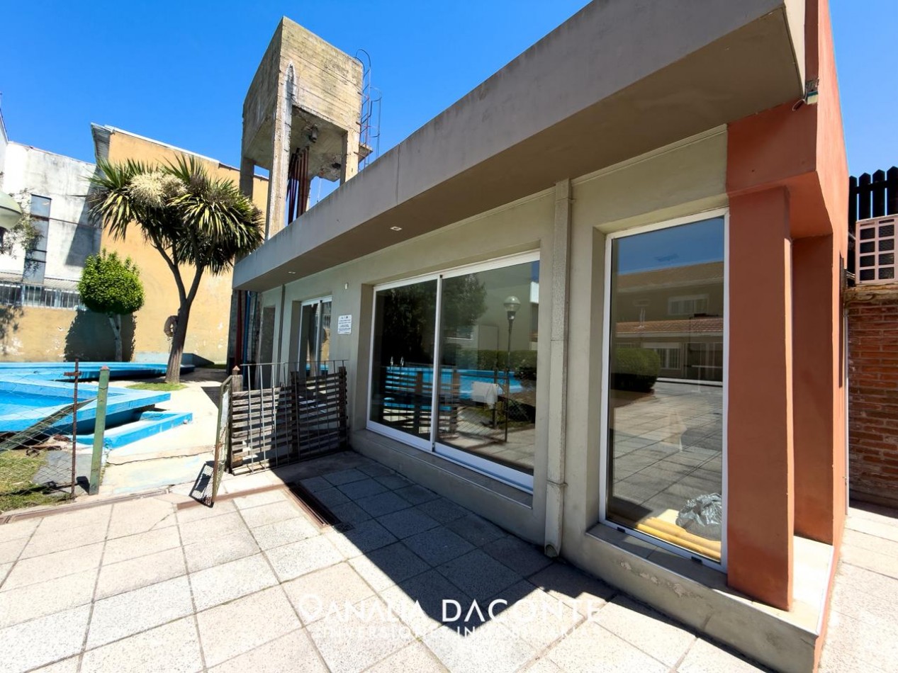 DUPLEX DOS AMB CON COCHERA EN COMPLEJO CON PILETA Y QUINCHO! PARQUE LURO!