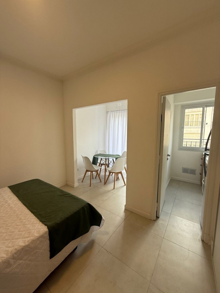 DEPTO 1 AMB  A LA CALLE CON BALCON! ZONA PLAZA COLON