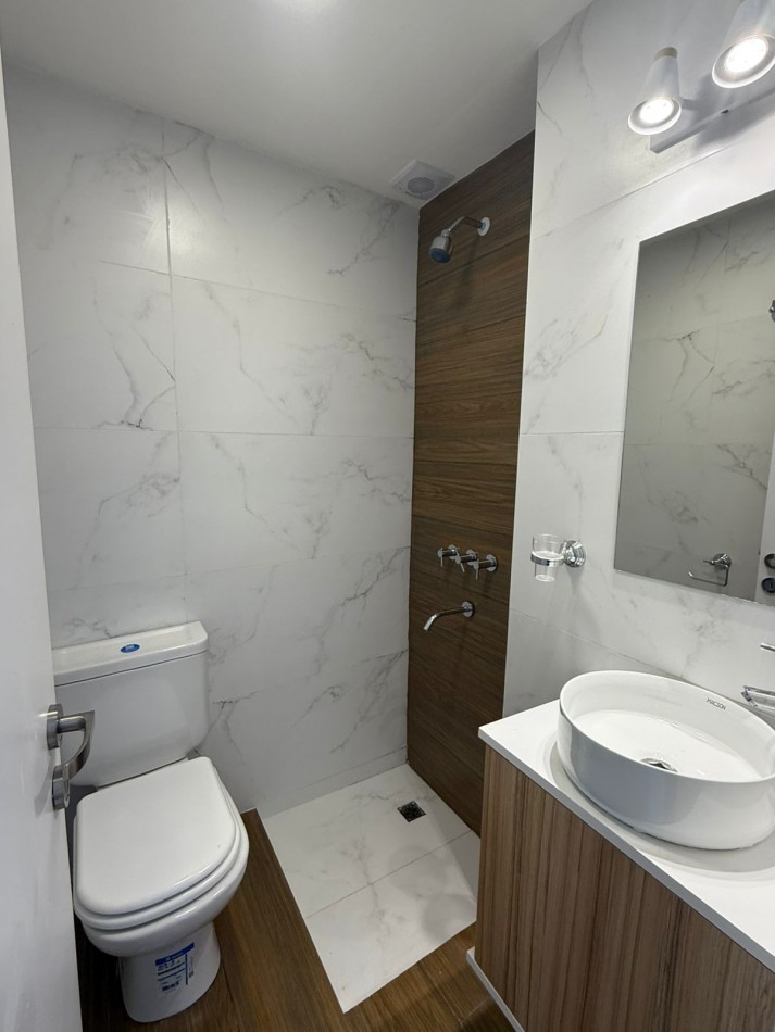 DEPTO 1 AMB  A LA CALLE CON BALCON! ZONA PLAZA COLON