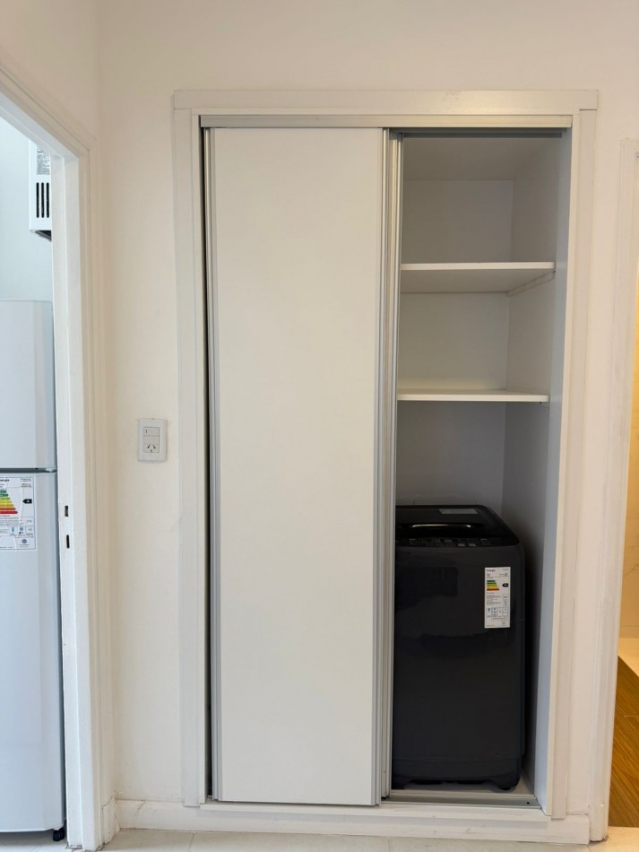 DEPTO 1 AMB  A LA CALLE CON BALCON! ZONA PLAZA COLON