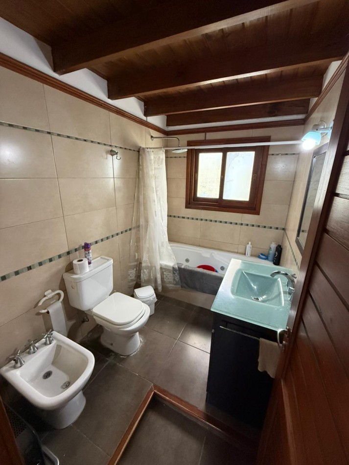 INCREIBLE CHALET 4 AMB CON PISCINA Y QUINCHO EN SIERRA DE LOS PADRES