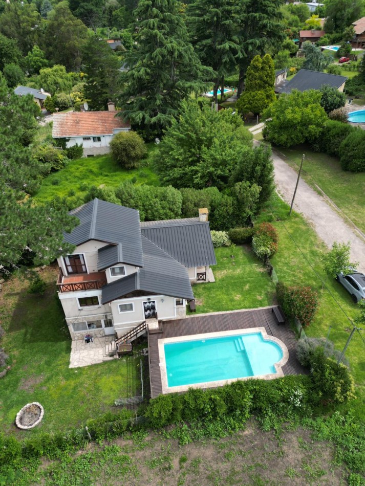 INCREIBLE CHALET 4 AMB CON PISCINA Y QUINCHO EN SIERRA DE LOS PADRES