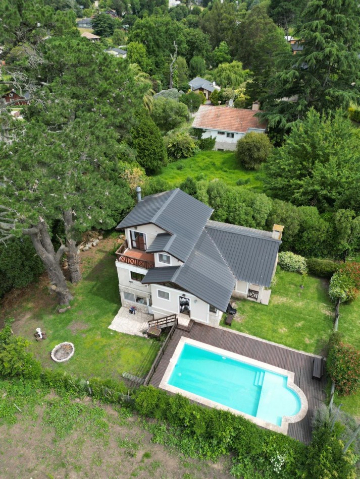 INCREIBLE CHALET 4 AMB CON PISCINA Y QUINCHO EN SIERRA DE LOS PADRES