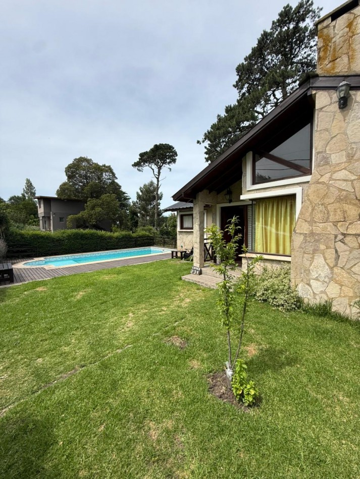 INCREIBLE CHALET 4 AMB CON PISCINA Y QUINCHO EN SIERRA DE LOS PADRES