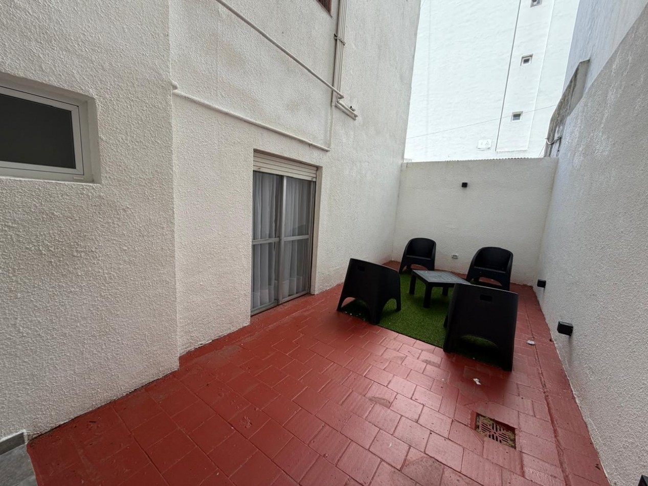 HERMOSO DEPTO 3 AMB CON DEPENDENCIA, RECICLADO A LA CALLE! 