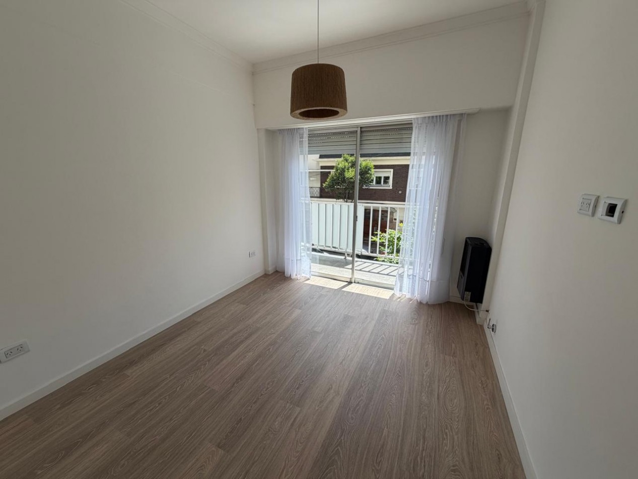 HERMOSO DEPTO 3 AMB CON DEPENDENCIA, RECICLADO A LA CALLE! 