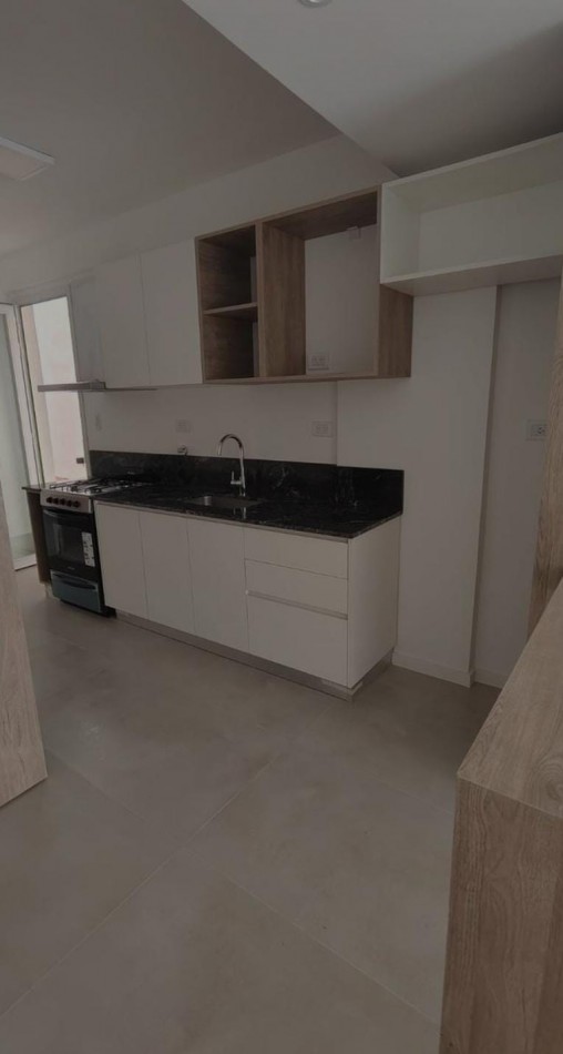 HERMOSO DEPTO 3 AMB CON DEPENDENCIA, RECICLADO A LA CALLE! 