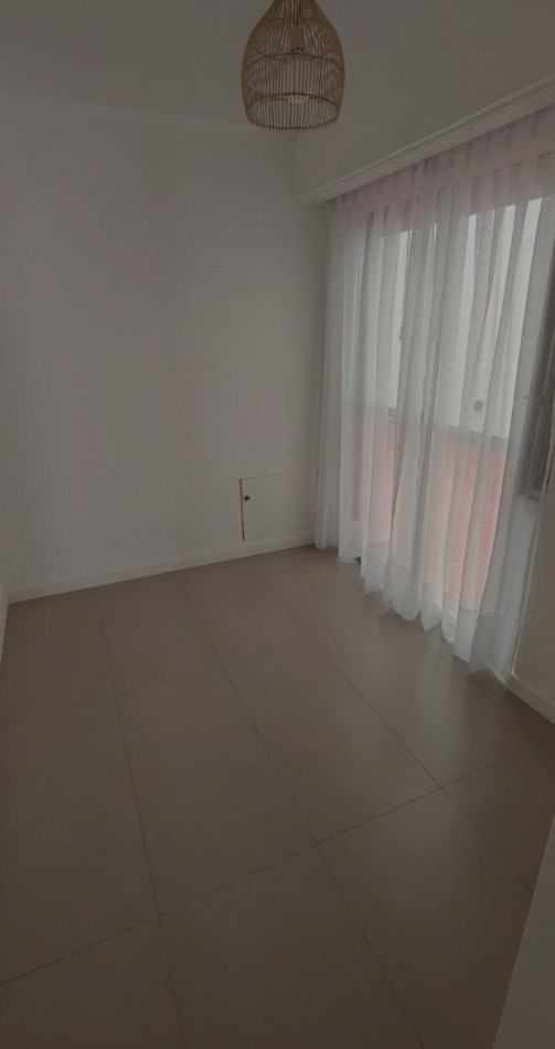 HERMOSO DEPTO 3 AMB CON DEPENDENCIA, RECICLADO A LA CALLE! 