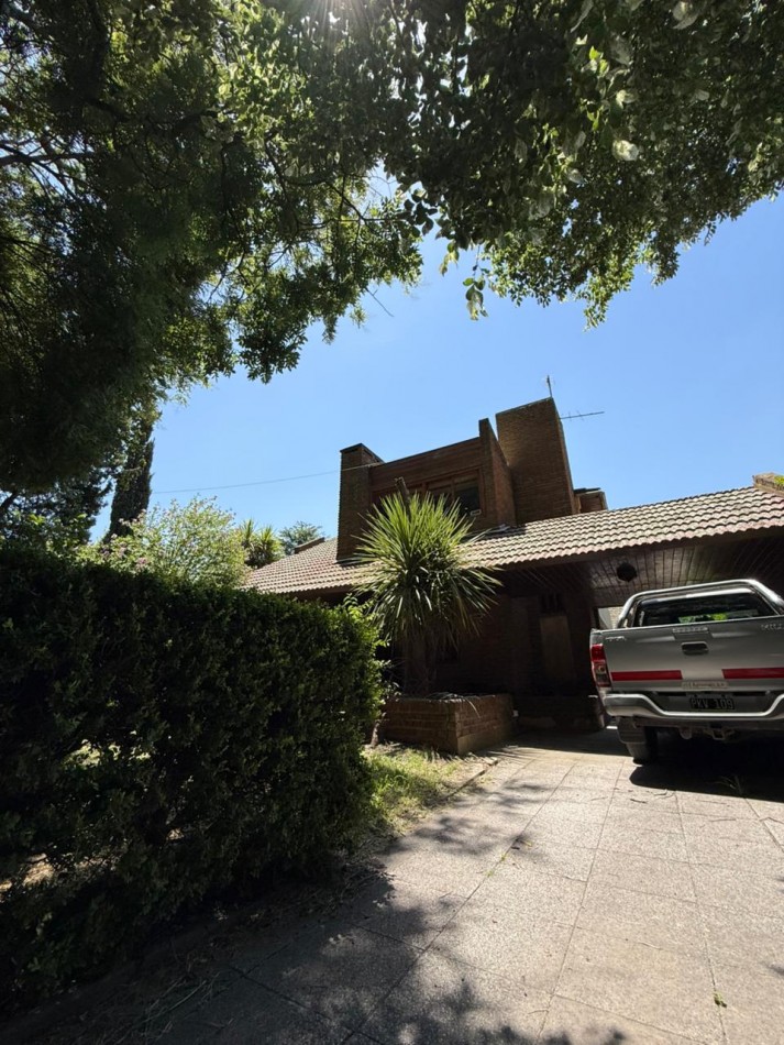 CHALET 4 AMB A RECICLAR CON QUINCHO Y GRAN PARQUE! EL GROSELLAR