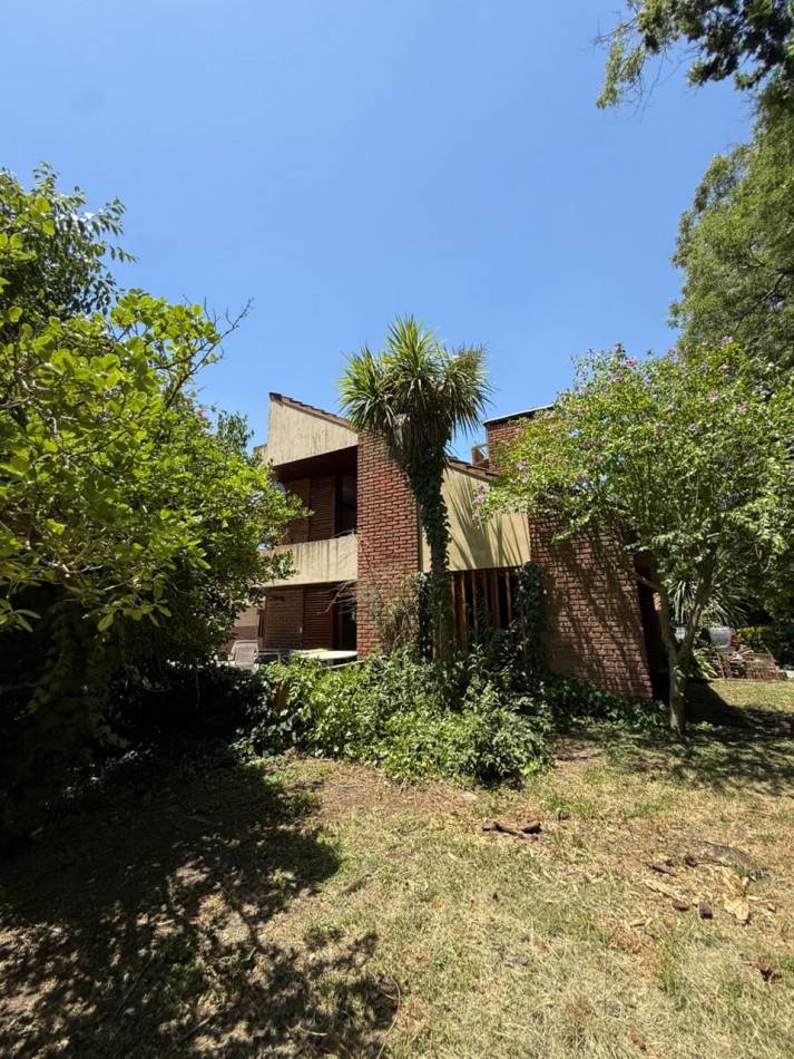 CHALET 4 AMB A RECICLAR CON QUINCHO Y GRAN PARQUE! EL GROSELLAR